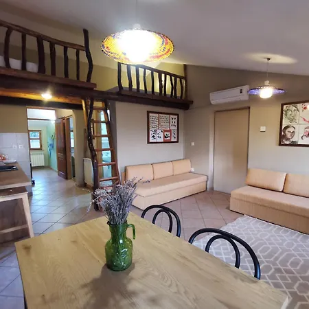 Apartman House Marconi *